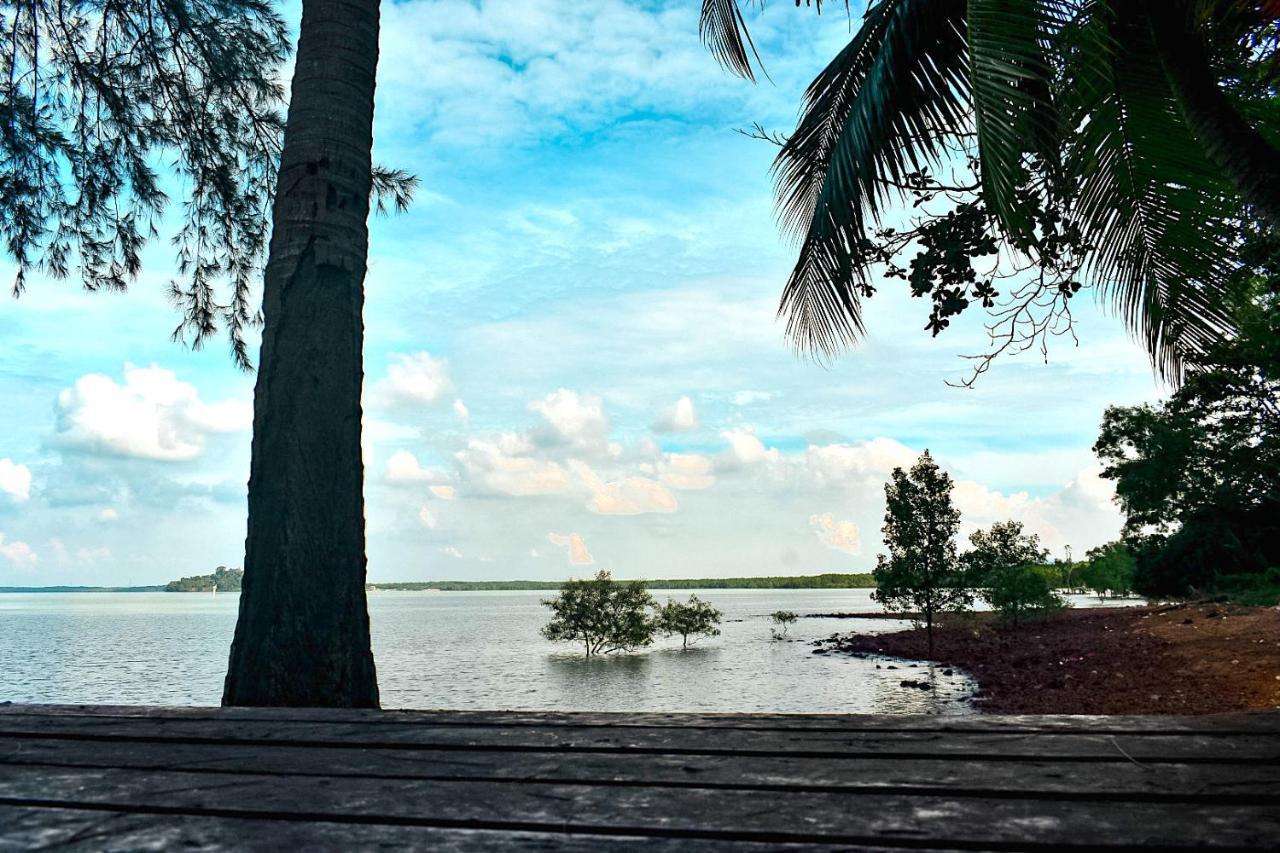 12Haven - Stunning Seaside Luxury Villa PortDickson Port Dickson Exteriör bild