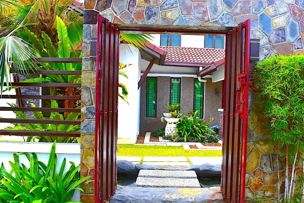 12Haven - Stunning Seaside Luxury Villa PortDickson Port Dickson Exteriör bild