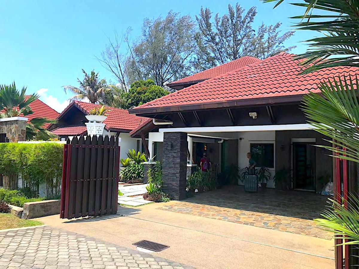 12Haven - Stunning Seaside Luxury Villa PortDickson Port Dickson Exteriör bild